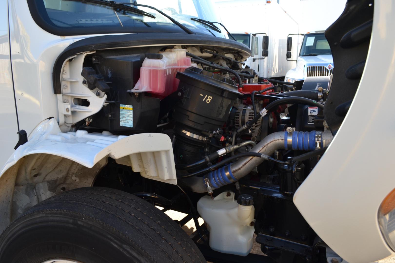 2015 WHITE /GRAY FREIGHTLINER M2-106 with an CUMMINS ISB 6.7L 220HP engine, ALLISON 2100HS AUTOMATIC transmission, located at 9172 North Fwy, Houston, TX, 77037, (713) 910-6868, 29.887470, -95.411903 - Photo#15